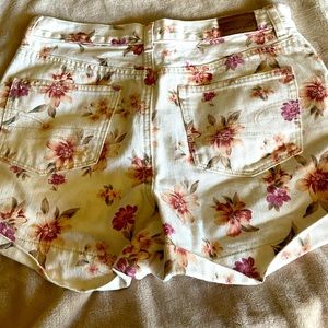 American eagle floral print mom shorts